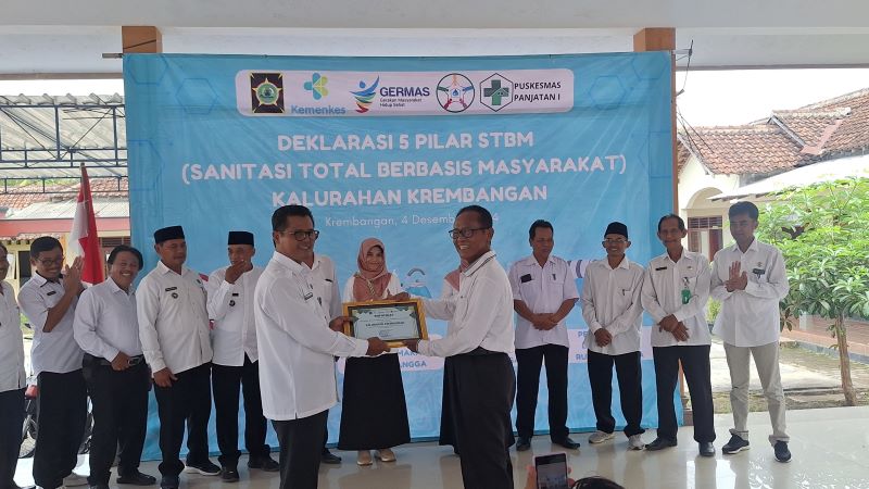 DEKLARASI SANITASI TOTAL BERBASIS MASYARAKAT DI KALURAHAN KREMBANGAN